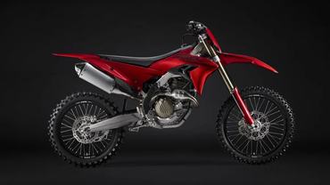 05-my27_desmo250_mx_studio_3