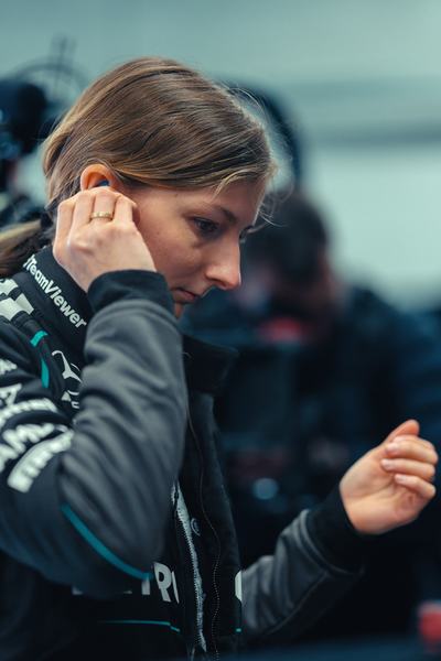 F1-Academy-Siegerin Doriane Pin betritt mit ihrem ersten F1-Test Neuland F1 Academy Champion Doriane Pin Breaks New Ground with Maiden F1 Test