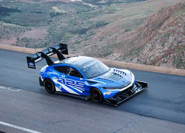 The Super Mustang Mach-E EV demonstrator testing at Pikes Peak. License valid for earned editorial, press releases, press kits. All non-broadcast digital and online media Region: Global. This content is solely for editorial use and for providing individual users with information. Any storage in databases, or any distribution to third parties within the scope of commercial use, or for commercial use is permitted with written consent from Ford in Europe GmbH only.
