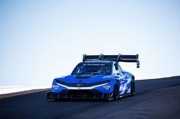 The Super Mustang Mach-E EV demonstrator testing at Pikes Peak. License valid for earned editorial, press releases, press kits. All non-broadcast digital and online media Region: Global. This content is solely for editorial use and for providing individual users with information. Any storage in databases, or any distribution to third parties within the scope of commercial use, or for commercial use is permitted with written consent from Ford in Europe GmbH only.