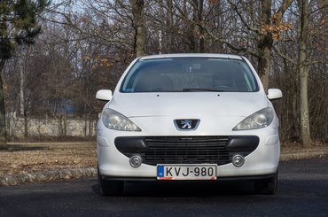 Sokan panaszkodnak a facelifttől megjelent harcsaszájra, szerintem atom