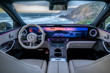 Test Drive elektrischer Mercedes-Benz GLC, Algarve, Portugal 2026.Exterieur: AMG Line, Metalliclack lavender silberInterieur: Leder ivory beige / schwarz Mercedes-Benz GLC 400 4MATIC mit EQ Technologie: Energieverbrauch kombiniert: 18,9‒14,9 kWh/100 km | CO₂-Emissionen kombiniert: 0 g/km | CO₂-Klasse: A;Mercedes-Benz GLC 400 4MATIC mit EQ Technologie: Energieverbrauch kombiniert: 18,9‒14,9 kWh/100 km | CO₂-Emissionen kombiniert: 0 g/km | CO₂-Klasse: A*Test Drive electric Mercedes-Benz GLC, Algarve, Portugal 2026.Exterior: AMG Line, lavender silver metallic Interior: Leather ivory beige / black Mercedes-Benz GLC 400 4MATIC with EQ Technology: Combined energy consumption: 18.9–14.9 kWh/100 km | Combined CO₂ emissions: 0 g/km | CO₂ efficiency class: A;Mercedes-Benz GLC 400 4MATIC with EQ Technology: Combined energy consumption: 18.9–14.9 kWh/100 km | Combined CO₂ emissions: 0 g/km | CO₂ efficiency class: A*