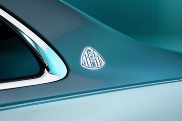 Die neue Mercedes-Maybach S-Klasse, 2026.
Exterieur in MANUFAKTUR opalithweiß bright/verdesilber metallic
Interieur in Maybach Exklusiv Nappaleder Beech Brown
The new Mercedes-Maybach S-Class, 2026.
Exterior in MANUFAKTUR opalite white bright/verde silver metallic
Interior in Maybach Exclusive Nappa Leather Beech Brown