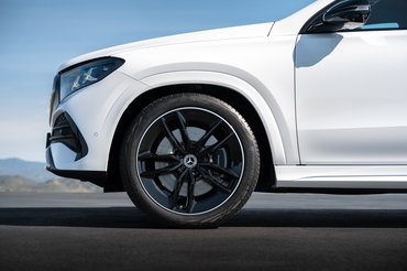 Das neue Mercedes-Benz GLE Coupé, 2026Lackierung: MANUFAKTUR opalithweiß brightPolsterung: Leder Nappa / Leder zweifarbig weiß / schwarz The new Mercedes-Benz GLE Coupé, 2026.Exterior: MANUFAKTUR opalite white brightInterior: Leather Nappa two-tone white/black