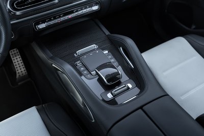 Das neue Mercedes-Benz GLE Coupé, 2026Lackierung: MANUFAKTUR opalithweiß brightPolsterung: Leder Nappa / Leder zweifarbig weiß / schwarz The new Mercedes-Benz GLE Coupé, 2026.Exterior: MANUFAKTUR opalite white brightInterior: Leather Nappa two-tone white/black