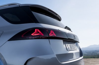 Der neue Mercedes-Benz GLE, 2026Lackierung: MANUFAKTUR Côte d'Azur hellblau metallicPolsterung: Leder sattelbraun / schwarz The new Mercedes-Benz GLE, 2026.Exterior: MANUFAKTUR Côte d'Azur light blue metallicInterior: Leather saddle brown / black