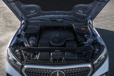 Der neue Mercedes-Benz GLE, 2026Lackierung: MANUFAKTUR Côte d'Azur hellblau metallicPolsterung: Leder sattelbraun / schwarz The new Mercedes-Benz GLE, 2026.Exterior: MANUFAKTUR Côte d'Azur light blue metallicInterior: Leather saddle brown / black