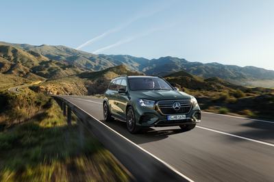Der neue Mercedes-Benz GLS, 2026Lackierung: DARK PETROLPolsterung: MANUFAKTUR Nappa Leder tartuffobraun The new Mercedes-Benz GLS, 2026.Exterior: DARK PETROLInterior: MANUFAKTUR nappa leather truffle brown
