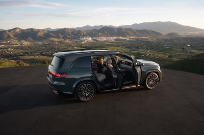 Der neue Mercedes-Benz GLS, 2026Lackierung: DARK PETROLPolsterung: MANUFAKTUR Nappa Leder tartuffobraun The new Mercedes-Benz GLS, 2026.Exterior: DARK PETROLInterior: MANUFAKTUR nappa leather truffle brown