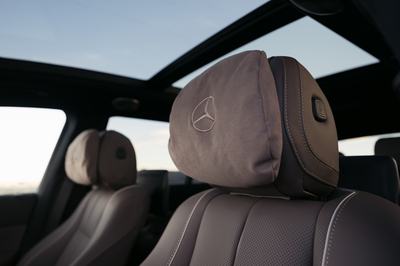 Der neue Mercedes-Benz GLS, 2026Lackierung: DARK PETROLPolsterung: MANUFAKTUR Nappa Leder tartuffobraun The new Mercedes-Benz GLS, 2026.Exterior: DARK PETROLInterior: MANUFAKTUR nappa leather truffle brown