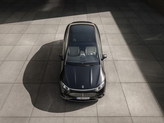 Mercedes-Benz EQS 580 4MATIC. Lack: MANUFAKTUR black sparkling. Innen: Exclusiv Nappa macchiatobeige / spacegrey Mercedes-Benz EQS 580 4MATIC | Energieverbrauch kombiniert: 19,5-16,2 kWh/100 km | CO₂-Emissionen kombiniert: 0 g/km | CO₂-Klasse: A;Mercedes-Benz EQS 580 4MATIC | Energieverbrauch kombiniert: 19,5-16,2 kWh/100 km | CO₂-Emissionen kombiniert: 0 g/km | CO₂-Klasse: A*Mercedes-Benz EQS 580 4MATIC. Paint: MANUFAKTUR black sparkling. Interior: Exclusiv Nappa macchiatobeige / spacegrey Mercedes-Benz EQS 580 4MATIC | Energieverbrauch kombiniert: 19,5-16,2 kWh/100 km | CO₂-Emissionen kombiniert: 0 g/km | CO₂-Klasse: A;Mercedes-Benz EQS 580 4MATIC | energy consumption combined: 19.5-16.2 kWh/100 km | CO₂ emissions combined: 0 g/km | CO₂ class: A*