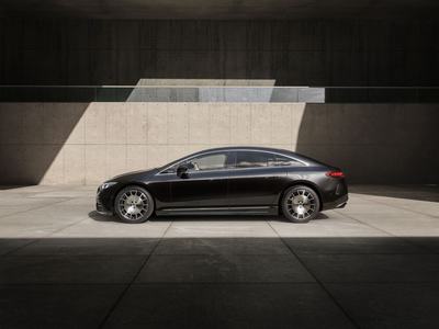 Mercedes-Benz EQS 580 4MATIC. Lack: MANUFAKTUR black sparkling. Innen: Exclusiv Nappa macchiatobeige / spacegrey Mercedes-Benz EQS 580 4MATIC | Energieverbrauch kombiniert: 19,5-16,2 kWh/100 km | CO₂-Emissionen kombiniert: 0 g/km | CO₂-Klasse: A;Mercedes-Benz EQS 580 4MATIC | Energieverbrauch kombiniert: 19,5-16,2 kWh/100 km | CO₂-Emissionen kombiniert: 0 g/km | CO₂-Klasse: A*Mercedes-Benz EQS 580 4MATIC. Paint: MANUFAKTUR black sparkling. Interior: Exclusiv Nappa macchiatobeige / spacegrey Mercedes-Benz EQS 580 4MATIC | Energieverbrauch kombiniert: 19,5-16,2 kWh/100 km | CO₂-Emissionen kombiniert: 0 g/km | CO₂-Klasse: A;Mercedes-Benz EQS 580 4MATIC | energy consumption combined: 19.5-16.2 kWh/100 km | CO₂ emissions combined: 0 g/km | CO₂ class: A*