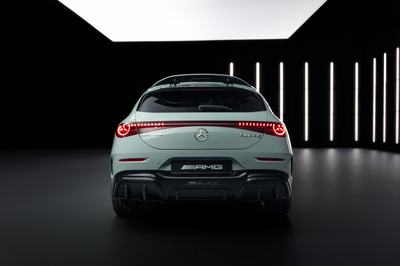 Der neue elektrische Mercedes-AMG CLA 45 4MATIC+.Exterieur Farbe: Aqua-Mint UniInterior Polster: ARTICO/Microcut schwarzEnergieverbrauch kombiniert: 19,6‒17,4 kWh/100 km | CO₂-Emissionen kombiniert: 0 g/km | CO₂-Klasse: ADie Angaben sind vorläufig. Es liegen bislang weder bestätigte Werte von einer amtlich anerkannten Prüforganisation noch eine EG-Typgenehmigung noch eine Konformitätsbescheinigung mit amtlichen Werten vor. Abweichungen zwischen den Angaben und den amtlichen Werten sind möglich. The new Mercedes-AMG CLA 45 4MATIC+ electric.Exterior color: Aqua-mint non-metallicInterior: ARTICO Microcut BlackEnergy consumption combined: 19.6–17.4 kWh/100 km | Combined CO₂ emissions: 0 g/km | CO₂ class: AThe figures are provisional. To date, there are no confirmed figures from an officially recognised testing organisation, nor is there an EC type-approval or a certificate of conformity containing official figures. There may be discrepancies between the figures provided and the official figures.