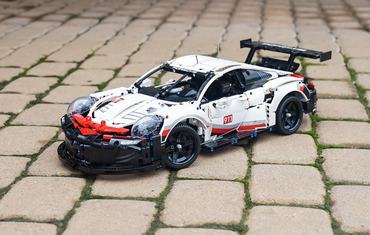 A Porsche 911 RSR GTE 2019. január 2-án jelent meg, ahogy az előbbiek is, ez is Technic. Ezt sem volt annyira nehéz összerakni, cserébe annál jobban néz ki éles vonalaival, és a rengeteg matricával.