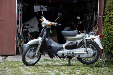 Ekkor még nem tudtam, mi vár rám. A kis Cub (szó szerint kicsi, hiszen Little Cub) egyben, zörgő vezérműlánccal