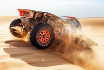 Három évnyi próbálkozás után az Audinak sikerült a nagy mutatvány, hiszen egy elektromos hajtású hibrid versenyautóval nyerték meg a Dakar 2024-es futamát. Lássuk hát, hogyan is működik az Audi RS Q e-tron.
