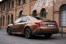 2024 New Camry executive Bronze Static 002