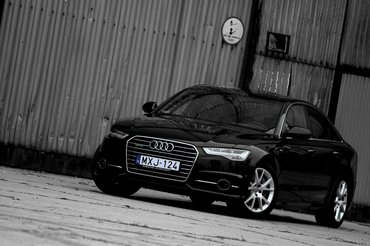 Szemernyi kétséget sem hagy afelől, hogy melyik nemzet terméke is. És ezzel nincs is semmi baj, semmi könnyed játék vagy meggondolatlan ív, csak a szigor és a katonás rend.