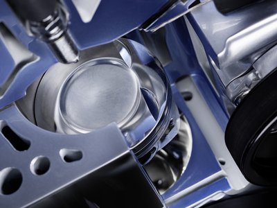Close-up of the piston inside the cylinder: Precision for efficient combustion and high output