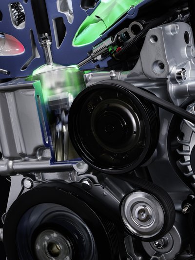 Visualization of piston movement in section – precise mechanics for maximum efficiency, complemented by the visible belt drive for auxiliary components