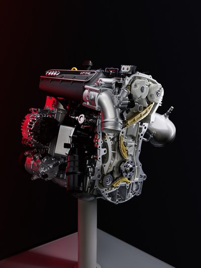 Full view of the five-cylinder with intake system and auxiliary components