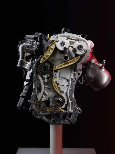 Section view of the timing drive with chain guide – precise design for reliable power transmission