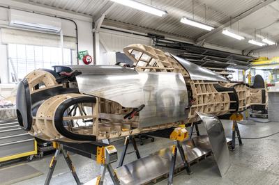 Audi had the Auto Union Lucca recreated by Crosthwaite & Gardiner based on historical photos and various other documents from the archives. After spending just over three years on its construction, the British restoration specialists completed the project in early 2026.