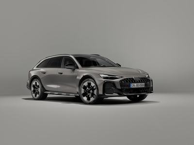 Audi A6 allroad (pearl grey) in a front three-quarter view: The powerful front end with distinctive Singleframe grille, sharply contoured LED headlights and robust off-road accents underscores the model’s versatility.