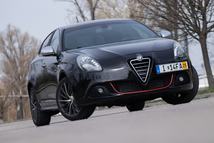 Alfa_Romeo_Giulia_2012_használtteszt_39.jpg