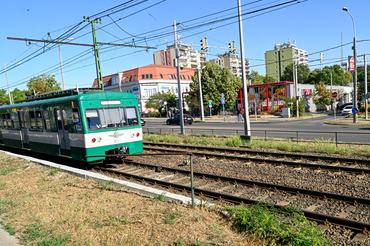 Budapest, 2025. augusztus 26.Egy tervezett megálló helyszíne XVI. kerület Veres Péter és a Jókai utca keresztezõdésében a HÉV-vonalak fejlesztésérõl tartott sajtótájékoztató napján, 2025. augusztus 26-án. Megjelent a Gödöllõ-Budapest (H8) és Csömör-Budapest (H9) HÉV-vonalak fejlesztésének, valamint egy új jármûtelep kialakításának tervezésére vonatkozó közbeszerzési hirdetmény.MTI/Koszticsák Szilárd
