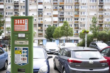 Budapest, 2026. június 12.Parkolóautomata a fõváros VIII. kerületében 2026. június 11-én. Várhatóan hatályba lép a fõvárosi parkolási rendelet módosítása, a tervek szerint emelkednek a parkolási díjak, július 1-tõl megszûnnek a parkolóautomaták, a BudapestGO applikációval lehet intézni a parkolást.MTI/Kovács Márton