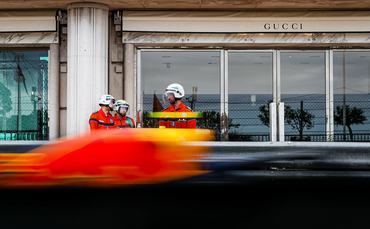 MONTE-CARLO - Sergio Perez (11) driving the Oracle Red Bull Racing RB18 Honda drives past a Gucci shop during the F1 Monaco Grand Prix at Circuit de Monaco on May 29, 2022 in Monte-Carlo, Monaco. REMKO DE WAAL (Photo by ANP via Getty Images)