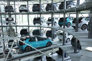 DRESDEN, GERMANY - JUNE 08: Volkswagen ID.3 electric cars stand in the storage tower following assembly at the "Gläserne Manufaktur" ("Glass Manufactory") production facility on June 08, 2021 in Dresden, Germany. The Dresden plant is currently churning out 35 ID.3 cars per day. The ID.3 and ID.4 cars are also produced at VW's Zwickau plat located in the same region.  (Photo by Sean Gallup/Getty Images)