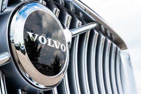 AUSTIN, TEXAS - SEPTEMBER 04: The Volvo emblem is seen on the front bumper of a vehicle at the Volvo Cars of Austin dealership on September 04, 2024 in Austin, Texas. Volvo has canceled plans to sell fully electric vehicles exclusively, stating that the company may need to hold onto its hybrid models as the transition to electric vehicles continues to develop. (Photo by Brandon Bell/Getty Images)
