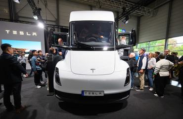 17 September 2024, Lower Saxony, Hanover: A Tesla Semi electric truck stands at the Tesla stand at the IAA Transportation trade fair in Hanover. The International Motor Show (IAA) Transportation, which focuses on logistics, commercial vehicles and the transport sector, will take place in Hanover from September 17 to 22. Photo: Julian Stratenschulte/dpa (Photo by Julian Stratenschulte/picture alliance via Getty Images)