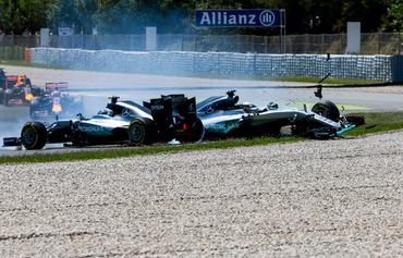 Circuit de Catalunya, Barcelona, Spain. Sunday 15 May 2016. Lewis Hamilton, Mercedes F1 W07 Hybrid, and Nico Rosberg, Mercedes F1 W07 Hybrid, collide on the opening lap of the race. (Photo by Zak Mauger/LAT Images)