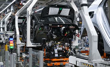 13 October 2025, Saxony, Zwickau: The ID.3 and Cupra Born electric vehicles are assembled at the Volkswagen plant in Zwickau. So far, six Volkswagen, Audi and Cupra models have rolled off the production line at the plant in Saxony. The plant in Zwickau is currently not operating at full capacity. The capacity is more than 300,000 vehicles per year; according to the management, it is currently just over 200,000. Photo: Hendrik Schmidt/dpa (Photo by Hendrik Schmidt/picture alliance via Getty Images)