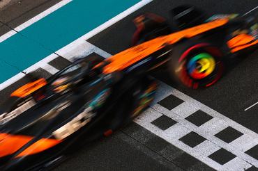 ABU DHABI, UNITED ARAB EMIRATES - DECEMBER 09: Pato O'Ward of Mexico driving the (89) McLaren MCL39 Mercedes on track during F1 Testing at Yas Marina Circuit on December 09, 2025 in Abu Dhabi, United Arab Emirates. (Photo by Steven Tee/LAT Images)