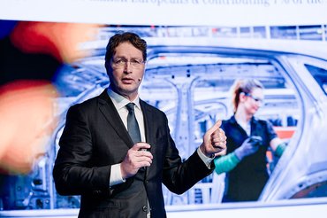 MADRID, SPAIN - FEBRUARY 19: The CEO of Mercedes-Benz, Ola Kallenius, during the 6th edition of the ANFAC Forum, at Casa America, on 19 February, 2026 in Madrid, Spain. The ANFAC Forum is presented as the main meeting point to address the decisive moment that the automotive industry is experiencing in Europe and Spain, promoting a strategic and shared debate on regulation, technology, competitiveness and sustainability on the road to zero-emission mobility that involves the entire value chain and society. (Photo By Carlos Lujan/Europa Press via Getty Images)