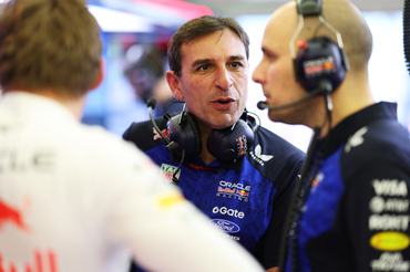 BAHRAIN, BAHRAIN - FEBRUARY 19: Pierre Wache, Technical Director of Oracle Red Bull Racing talks with Gianpiero Lambiase, Head of Racing of Oracle Red Bull Racing and Max Verstappen of the Netherlands and Oracle Red Bull Racing in the garage during day two of F1 Testing at Bahrain International Circuit on February 19, 2026 in Bahrain, Bahrain. (Photo by Mark Thompson/Getty Images)