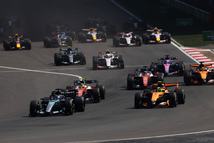 SHANGHAI, CHINA - MARCH 14: George Russell of Great Britain driving the (63) Mercedes AMG Petronas F1 Team W17 leads Lando Norris of Great Britain driving the (1) McLaren MCL40 Mercedes Lewis Hamilton of Great Britain driving the (44) Scuderia Ferrari SF-26 and the rest of the field at the start during the Sprint ahead of the F1 Grand Prix of China at Shanghai International Circuit on March 14, 2026 in Shanghai, China. (Photo by Mark Thompson/Getty Images)