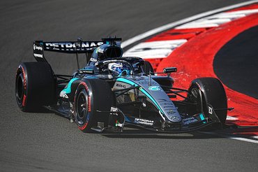 SHANGHAI, CHINA - MARCH 14: George Russell of Great Britain driving the (63) Mercedes AMG Petronas F1 Team W17 on track during qualifying ahead of the F1 Grand Prix of China at Shanghai International Circuit on March 14, 2026 in Shanghai, China. (Photo by Alex Bierens de Haan/Getty Images)