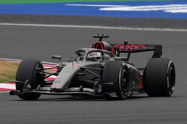 SHANGHAI, CHINA - MARCH 15: Nico Hulkenberg of Germany driving the (27) Audi F1 Team R26 on track during the F1 Grand Prix of China at Shanghai International Circuit on March 15, 2026 in Shanghai, China. (Photo by Alex Bierens de Haan/Getty Images)