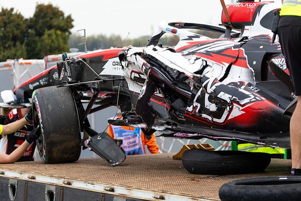 SUZUKA, JAPAN - MARCH 29: The damage to the Haas VF-26 of Oliver Bearman of Great Britain and Haas F1 Team following his crash during the F1 Grand Prix of Japan at Suzuka Circuit on March 29, 2026 in Suzuka, Japan. (Photo by Kym Illman/Getty Images)