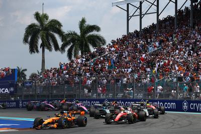 MIAMI, FLORIDA - MAY 02: Oscar Piastri of Australia driving the (81) McLaren MCL40 Mercedes leads Charles Leclerc of Monaco driving the (16) Scuderia Ferrari SF-26 George Russell of Great Britain driving the (63) Mercedes AMG Petronas F1 Team W17 and the remainder of the field at the start during the Sprint ahead of the F1 Grand Prix of Miami at Miami International Autodrome on May 02, 2026 in Miami, Florida. (Photo by Andy Hone/LAT Images)