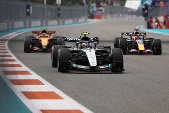 MIAMI, FLORIDA - MAY 03: Andrea Kimi Antonelli of Italy driving the (12) Mercedes AMG Petronas F1 Team W17 leads Max Verstappen of the Netherlands driving the (3) Oracle Red Bull Racing RB22 Red Bull Ford and Lando Norris of Great Britain driving the (1) McLaren MCL40 Mercedes on track during the F1 Grand Prix of Miami at Miami International Autodrome on May 03, 2026 in Miami, Florida. (Photo by Brett Farmer/LAT Images)
