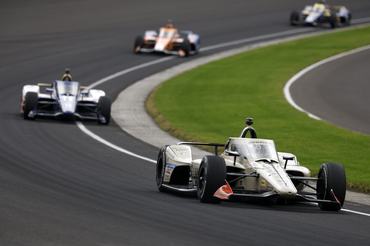 INDIANAPOLIS, INDIANA - MAY 24: Felix Rosenqvist, driver of the #60 Meyer Shank w/ Curb-Agajanian Honda leads a pack of cars during the NTT IndyCar Series 110th Running of the Indianapolis 500 at Indianapolis Motor Speedway on May 24, 2026 in Indianapolis, Indiana. (Photo by Justin Casterline/Getty Images)