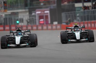 MONTREAL, QUEBEC - MAY 24: George Russell of Great Britain driving the (63) Mercedes AMG Petronas F1 Team W17 and Andrea Kimi Antonelli of Italy driving the (12) Mercedes AMG Petronas F1 Team W17 battle for track position during the F1 Grand Prix of Canada at Circuit Gilles-Villeneuve on May 24, 2026 in Montreal, Quebec. (Photo by Andy Hone/LAT Images)