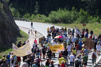 27 June 2026, Austria, Reutte: Protesters are marching in a demonstration along the closed B179 Fernpass Road toward a rally. Photo: Karl-Josef Hildenbrand/dpa (Photo by Karl-Josef Hildenbrand/picture alliance via Getty Images)