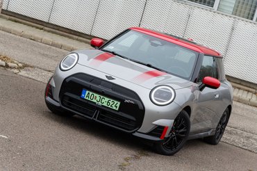 mini_cooper_jcw_electric.jpg